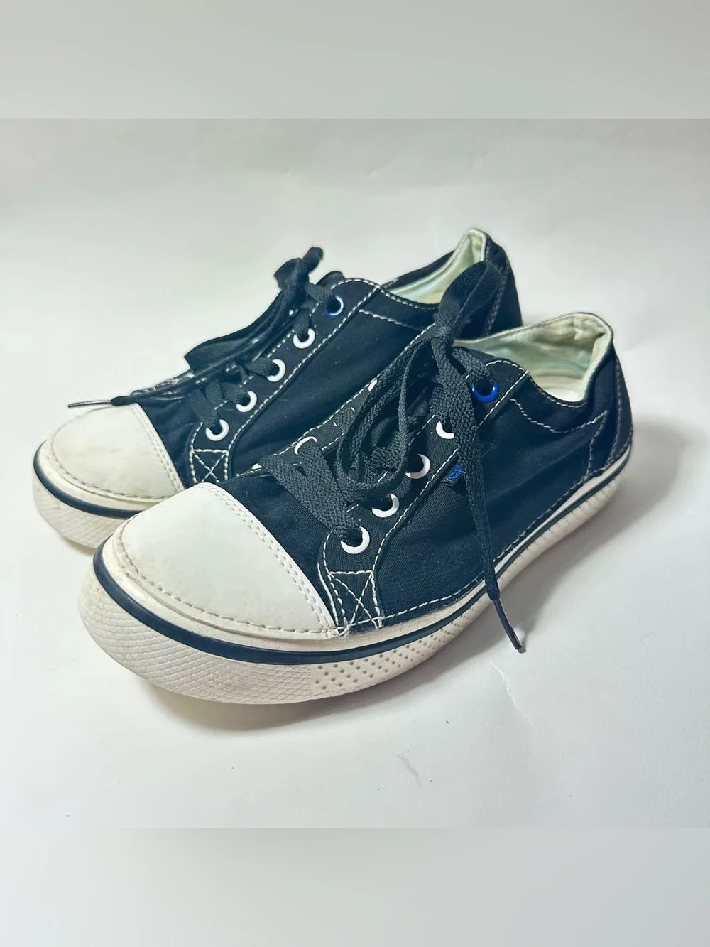 Crocs Hover Sneakers Black Canvas White Toecap Outsole J6 2013 Release 14797
